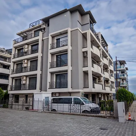 Апартамент Cozy One-bedroom In Night Breeze Бургас