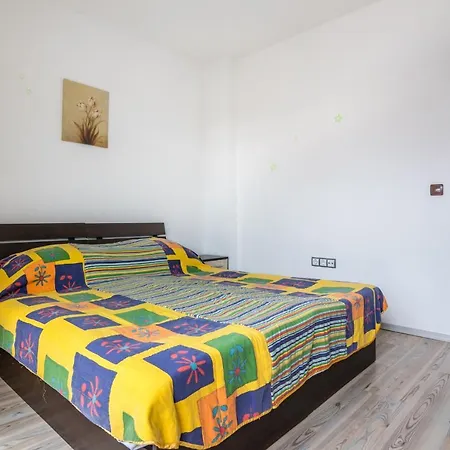 Cozy One-bedroom In Night Breeze Апартамент *